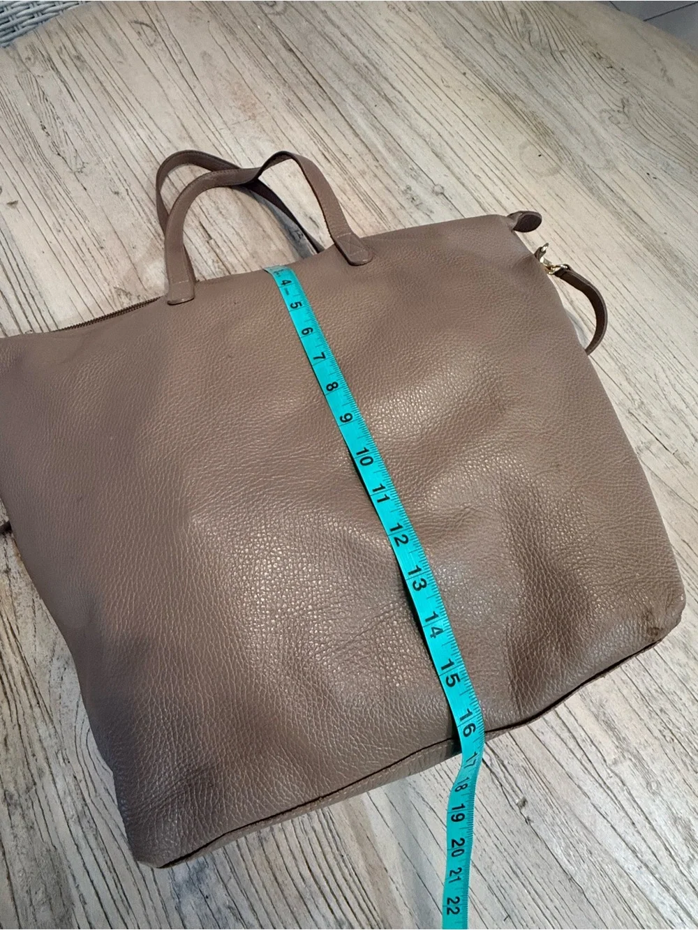 Cuyana Leather Messenger large Tote Bag – Taupe